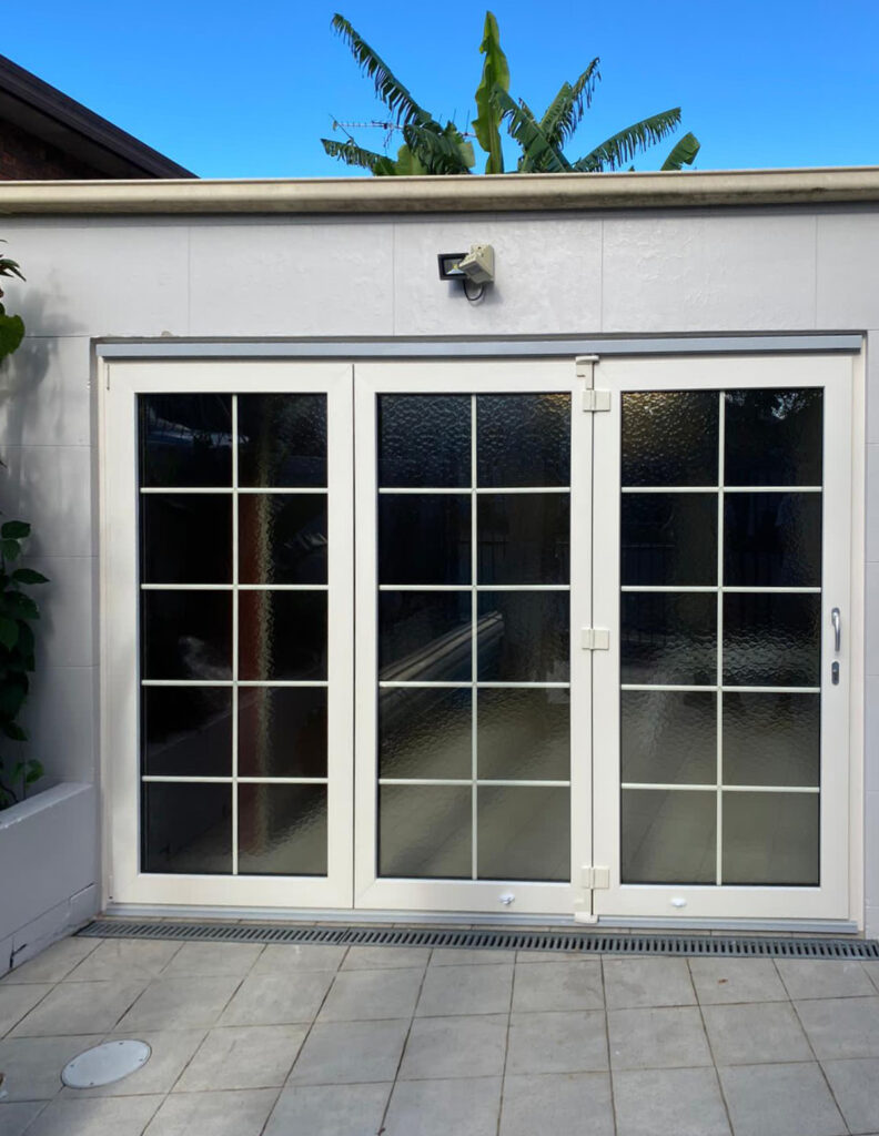 Bi-fold door