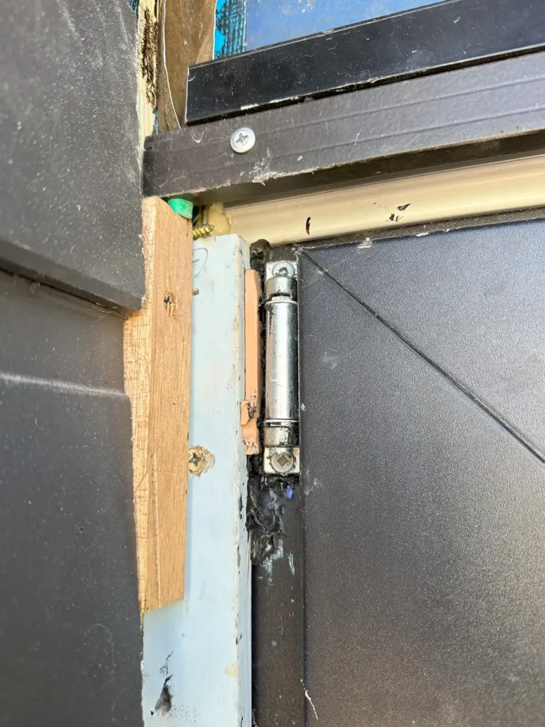 An attempt by the installers to rectify a mistake made by the factory. An error compounded with a worse error.